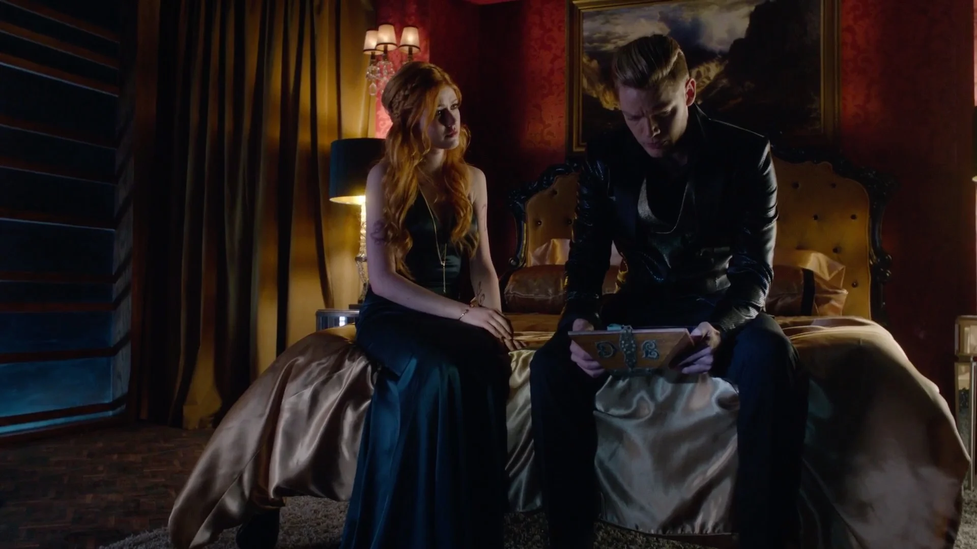 Shadowhunters112-15.jpg