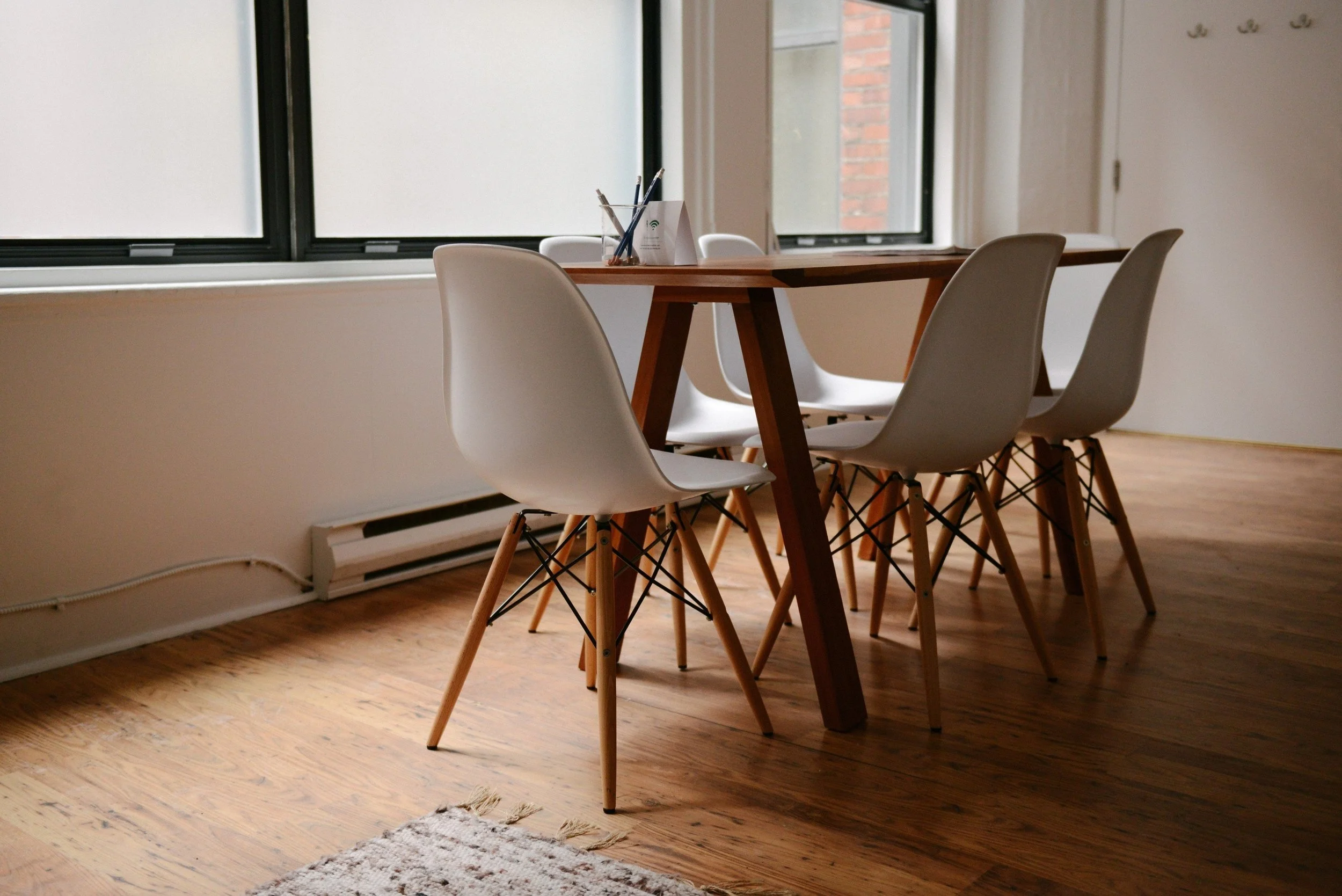 elegant-interior-of-dining-room.jpg