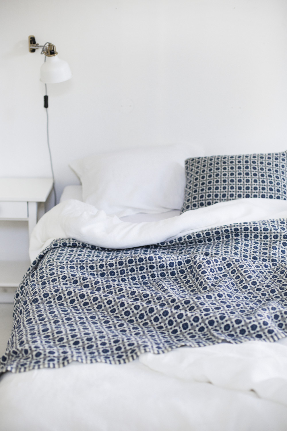 LapuanKankurit Corona blanket and cushion cover rainy blue.jpg