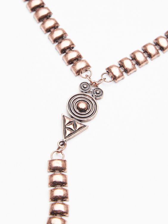 Design Inspiration – simple clean metal chain Y neck with boho style