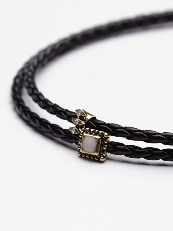 Design sold to Free People are mostly Boho/ Hippie/ Trendy Design Inspiration – Simple leather chocker with unique center piece