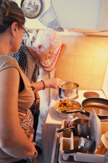 My mum and Litza fryin' up that pepper.