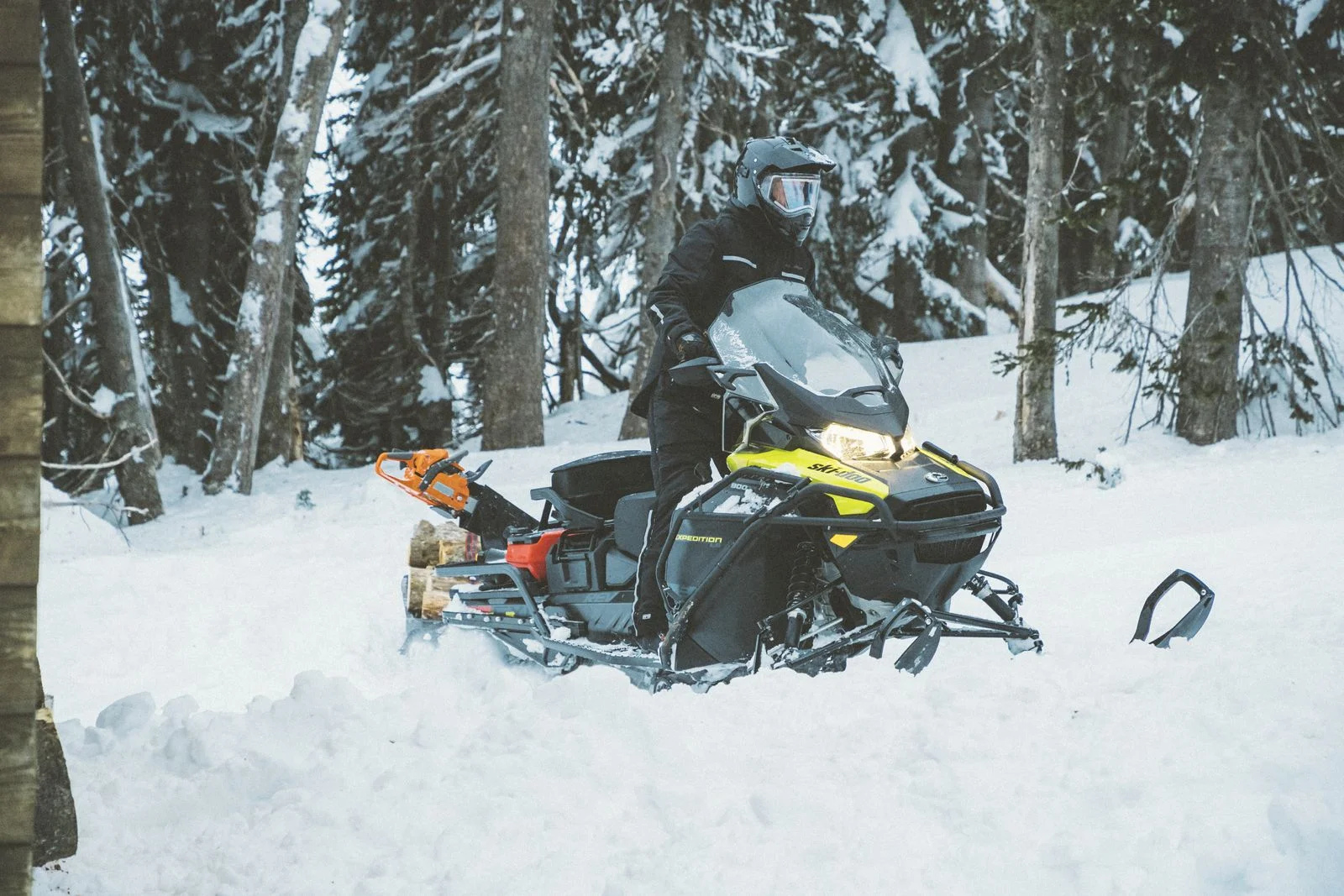 SKI-doo 2020_Expedition_LE_Work_Action_MY20_JW_23096_R2_RGB-1600x1600.jpg