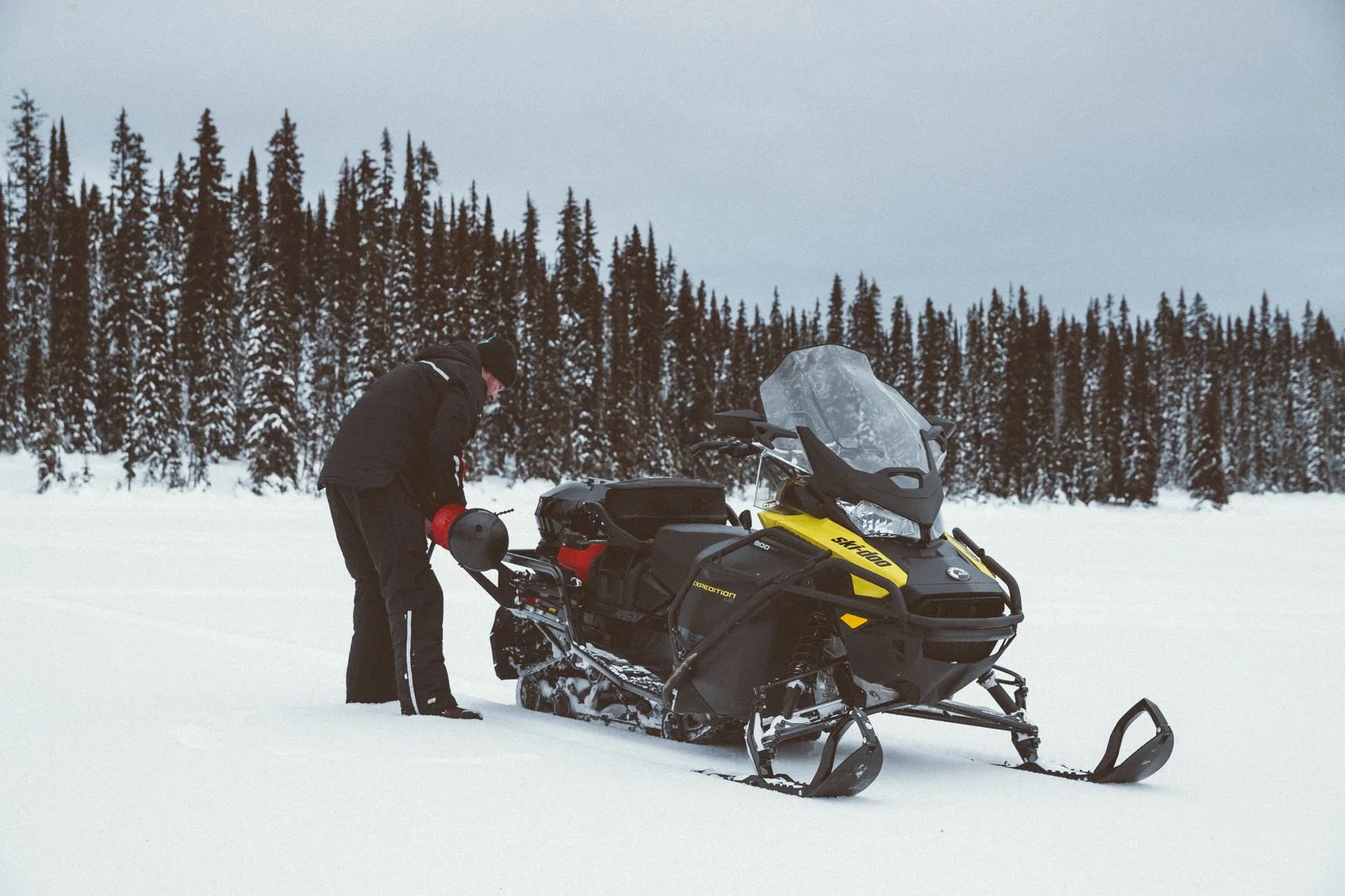 SKI_Expedition_LE_Fishing_Lifestyle_MY20_JW_18707_R2_RGB-1600x1600.jpg