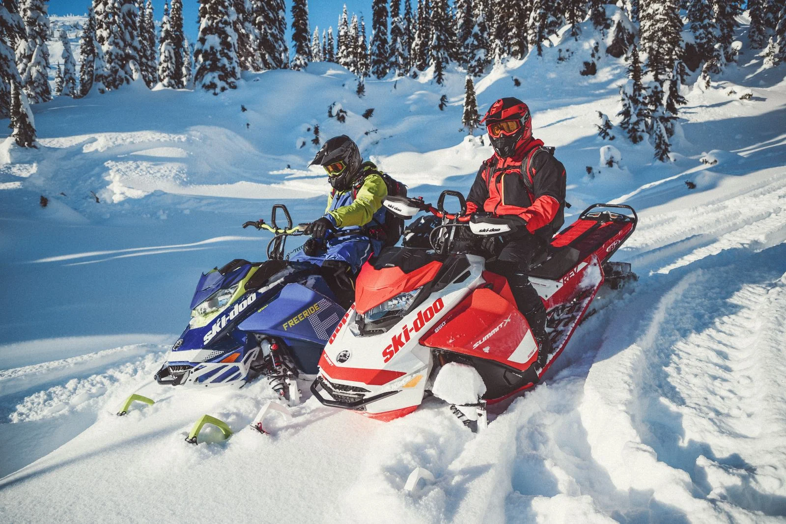 SKI_Summit_Group_Lifestyle_MY20_JW_16544_R2_RGB-1600x1600.jpg