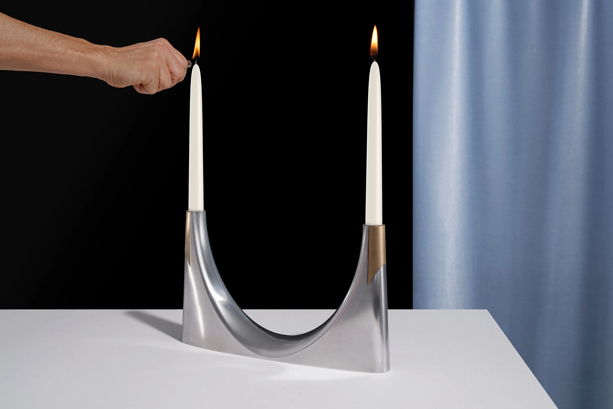 louange_double_candles_lowres.jpg
