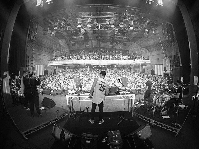 It was an honor to be a part of this night with @thundamentals thanks to @elefanttraks 
Over $100,000 raised was a huge effort by everyone who bought a ticket and came out to support. ❤️🇦🇺🙏🏼 #citylovescountry #australia
📷: @dvdmhn @adamscarfphot