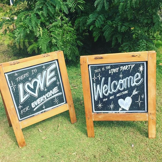 We love seeing what couples create out of our blank canvas chalkboards 😍makes cleaning them off hard when they look this good! 
Congrats to the beautiful Harriet & Lachlan who tied the knot this past weekend ❤️ #aframechalkboard #weddinginspo #rusticwedding #chalkboardart #coffscoastwedding #weddingfurnitureandprops #glenniferhall