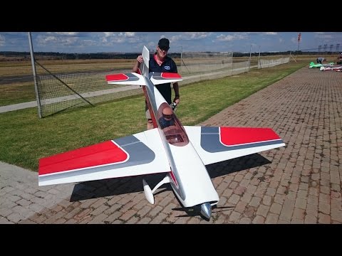 Maiden Flight - Extra 300 DLE 111 - Johnny Foonk (720HD)