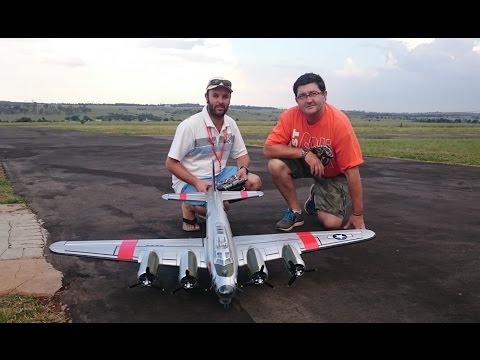 Maiden Flight - Freddie Flying the B17 Flying Fortress (720HD)