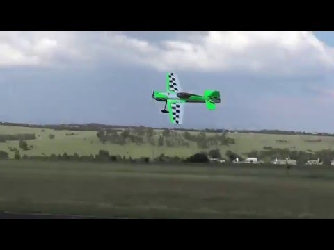 Andre Beukes flying his Green Checkered MXS (720 HD)