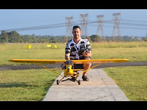 Francois van Heerden Maidens his J-3 Cub (720 HD)