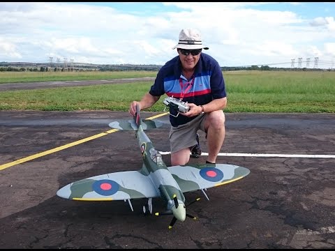 Stunning E-flite Spitfire, 1.2m flown by Johnny Foonk at IRF