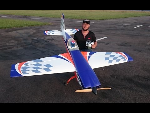 Morne du Plooy with a beautiful 60cc Extra 330 by "PILOT" (720 HD)