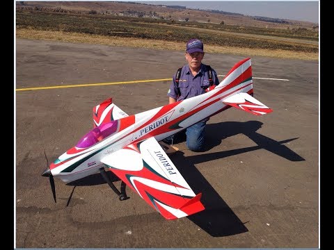 Peridot Pattern Plane flown by Len de Villiers at IRF - 2017 (720HD)