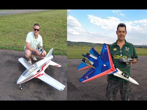 Action Packed Flights of a BD5 and SU27 at IRF in 2017 (720HD)