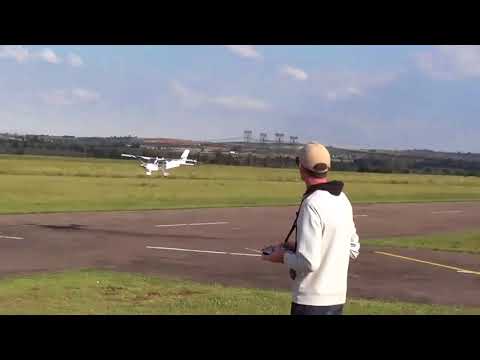 Stunning Top-Flite Cessna 182 flown by Niel Burg at IRF (720HD)