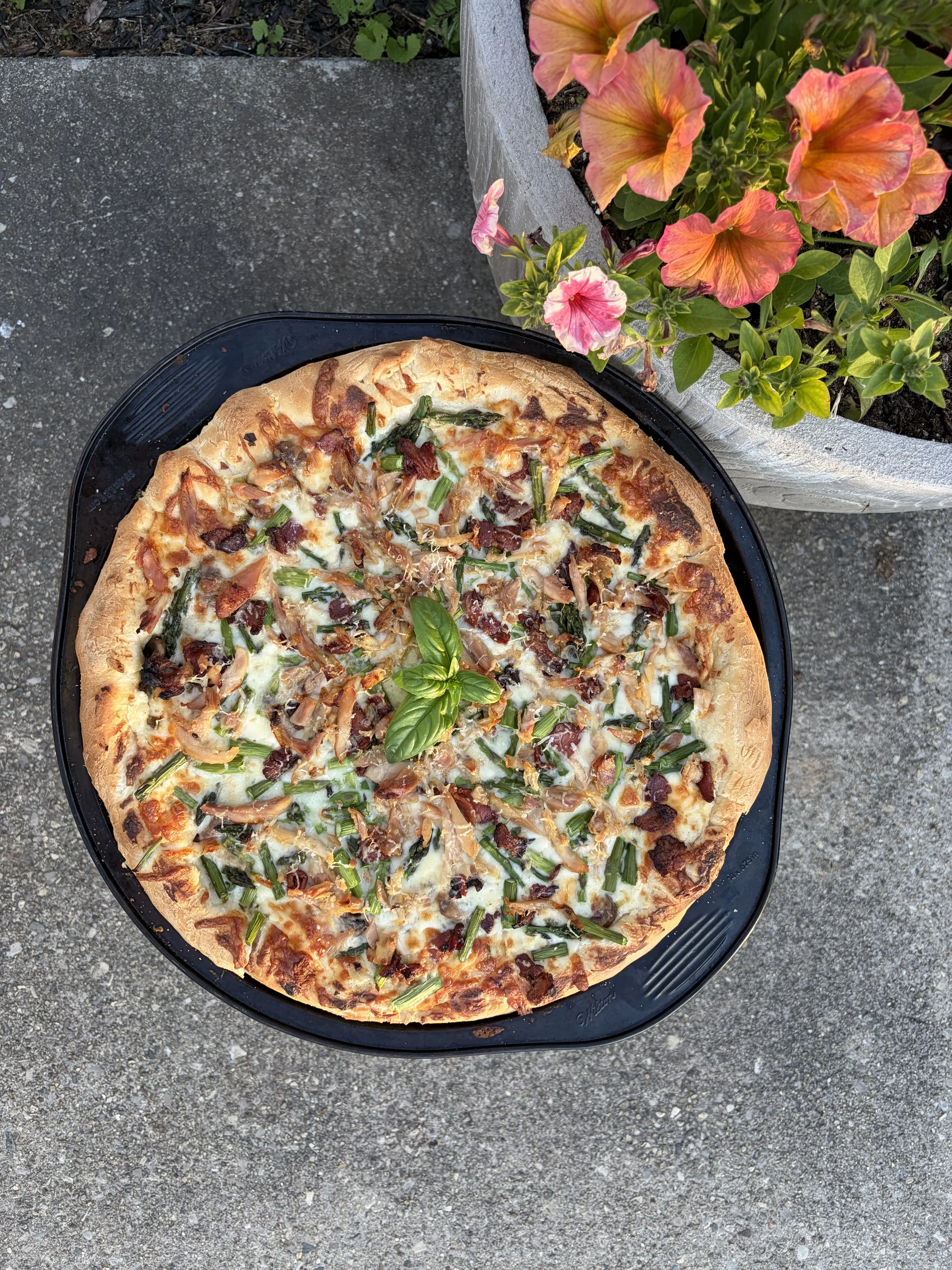 Creamy Asparagus Garlic Pizza (3).jpeg