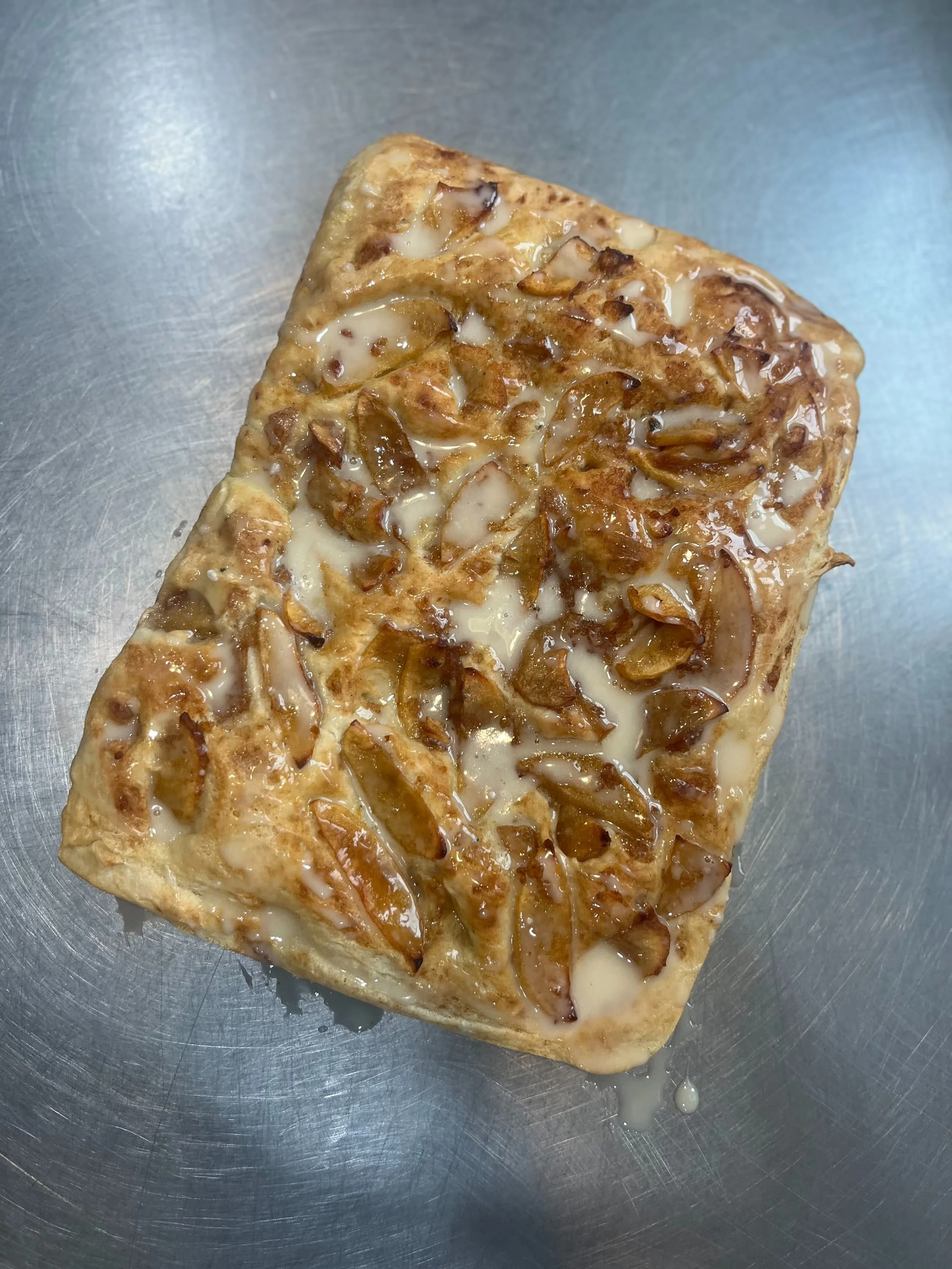 All things apple 🍎 

There are so many ways to enjoy your favourite fall fruit:

🍎 First up is our newest treat, straight from the mind of our Farm Kitchen team lead Martina &mdash; Apple Fritter Focaccia! Order by Friday at midnight for delivery n