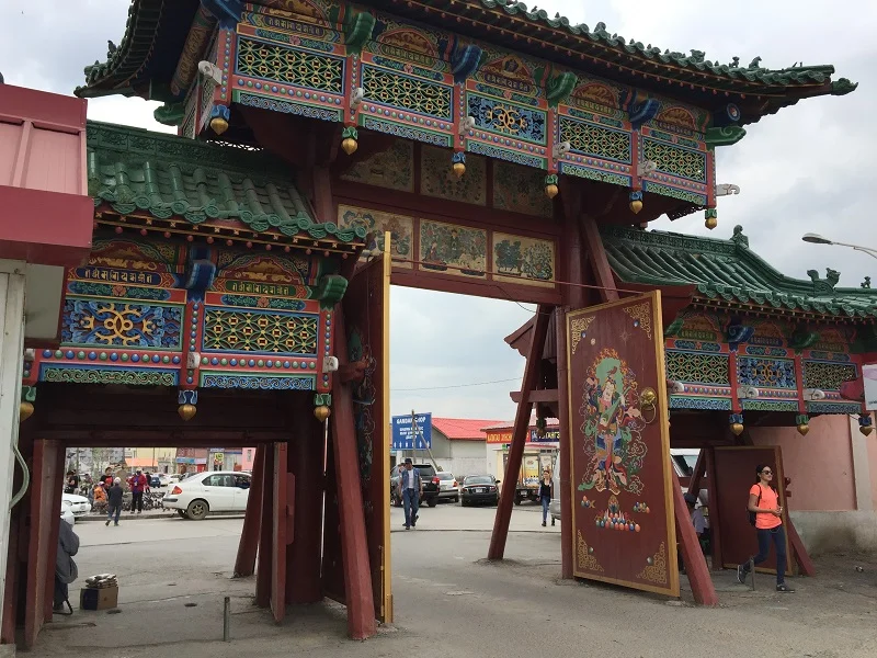 甘丹寺 (大門後面)