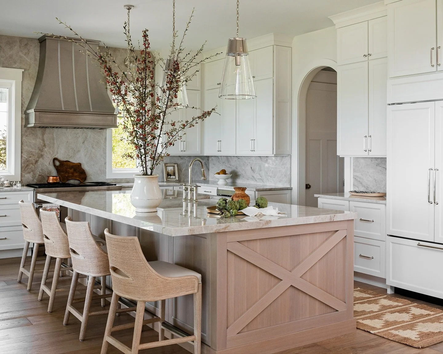 This light filled kitchen has the perfect blend of warm whites and natural wood tones. The glow from being right on Lake Michigan always adds extra sparkle. 

This kitchen was planned with serious entertaining in mind. From the large island to the lo