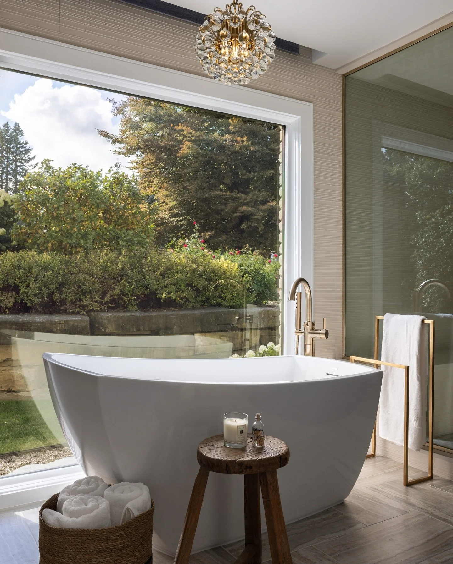 Soaker Tub or no soaker tub?

Most of our renovations include one if we can graciously incorporate it into the primary bath's plan. For new construction, almost 100% of our projects include a soaker tub or a spa room. 

Even if only occasionally used