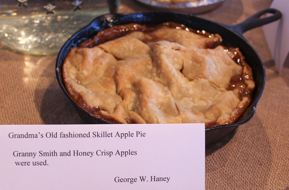 Grandma's Old-fashioned Skillet Apple Pie