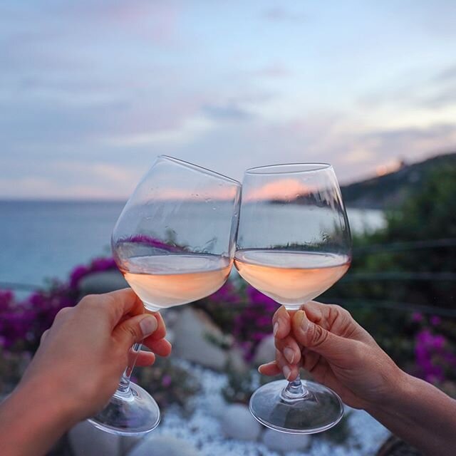 Happy #nationalros&eacute;day! A bit late but why not keep celebrating 💕😄
