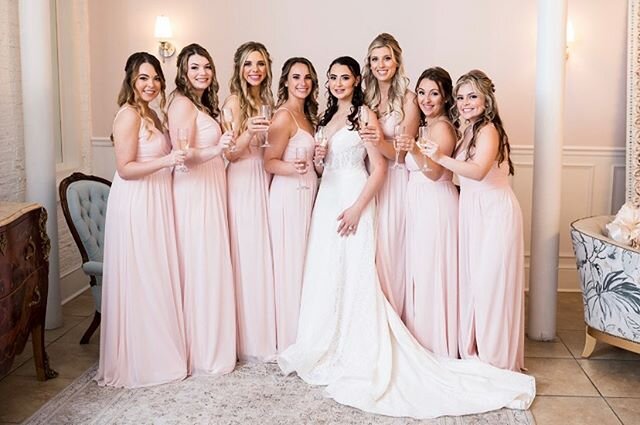 Cheers to @lindseylind_05 and her bridesmaids! 💕💕 Photo by @cornerhousephoto Hair by @hairbylauraleer Makeup by @Makeupbychristinaburns Venue: @whiteroomweddings #staugustineweddings #whiteroomweddings #whiteroomwedding #staugustinemakeupandhair #s