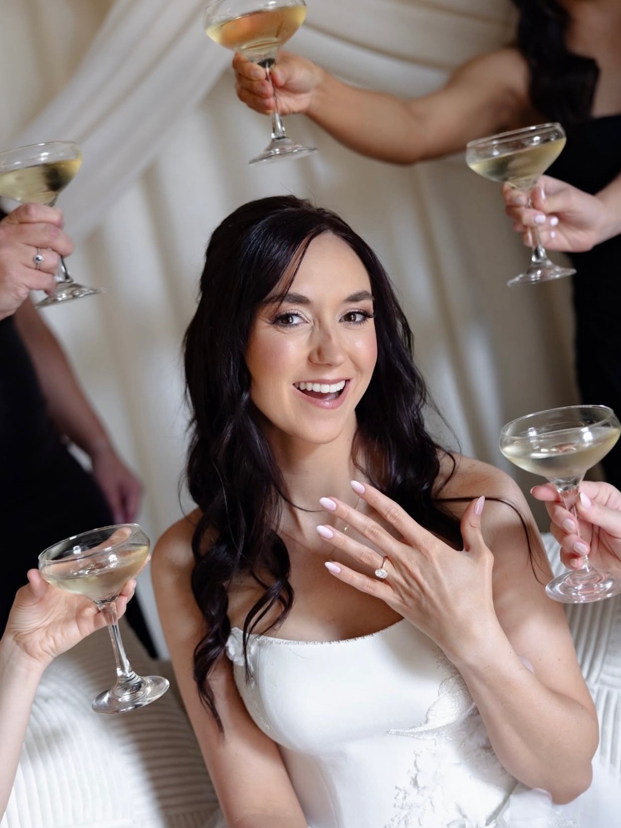 Beautiful Stephanie&rsquo;s Treasury wedding photos ✨✨✨
Getting Ready @theplazasuitesta 
Venue @treasuryontheplaza 
Photographer @anastasianagibina.ph 
Hair @jackie.maneeventhair 
Flowers @rkdweddings 
Coordinator @coastalcelebrationsstaug 
Entertain