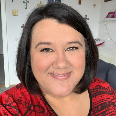 Missionary Lindsey Cuen smiling at the camera