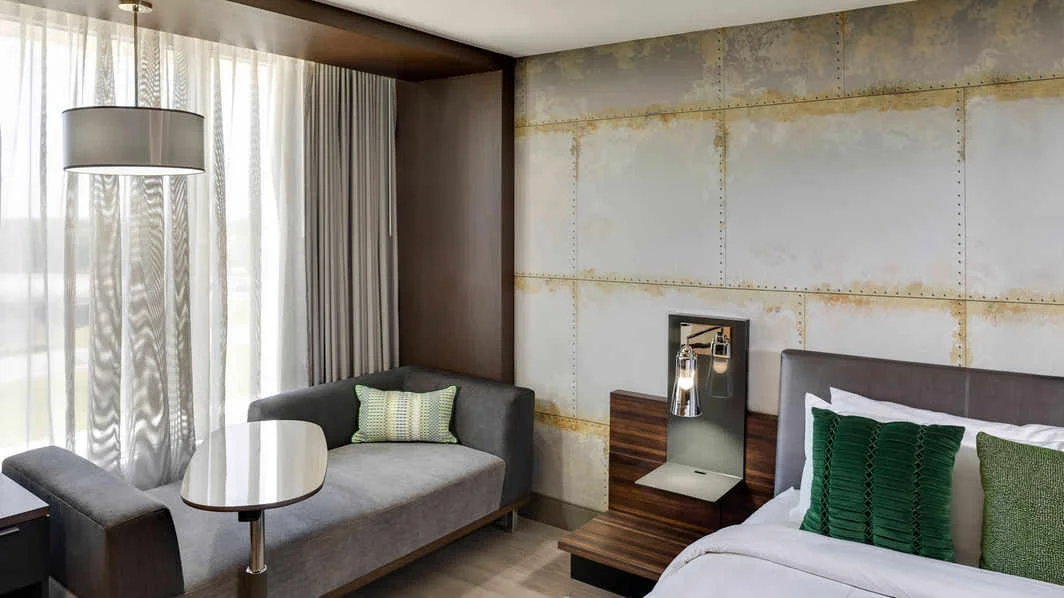 chsmn-guestroom-0010-hor-wide.jpg