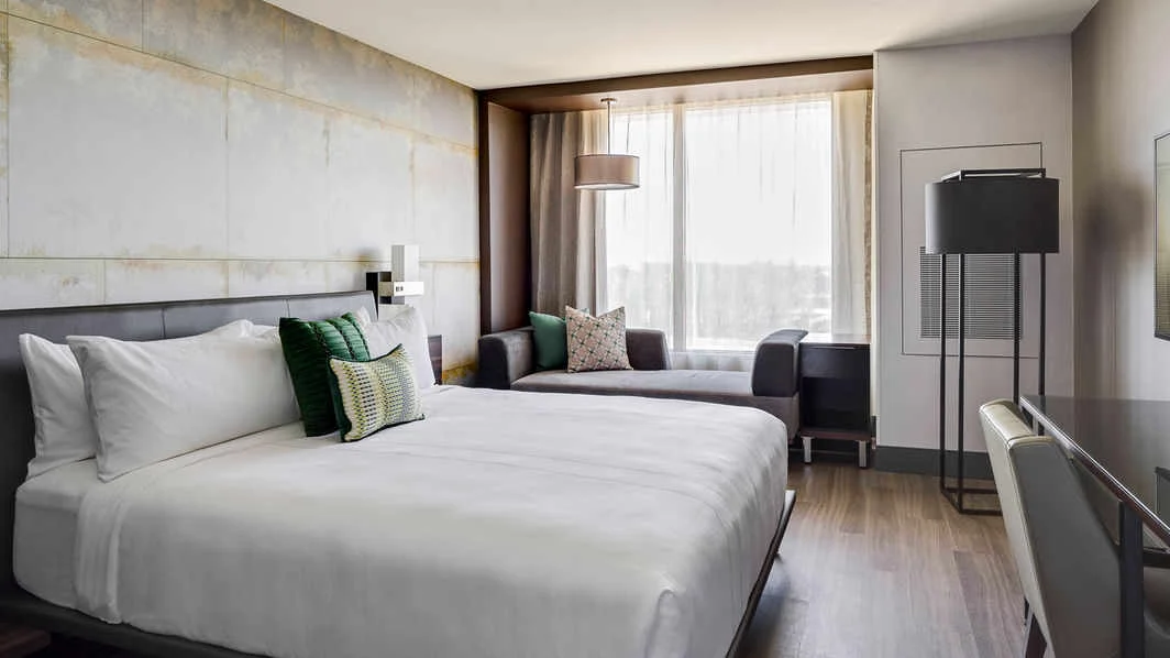 chsmn-guestroom-0043-hor-wide.jpg