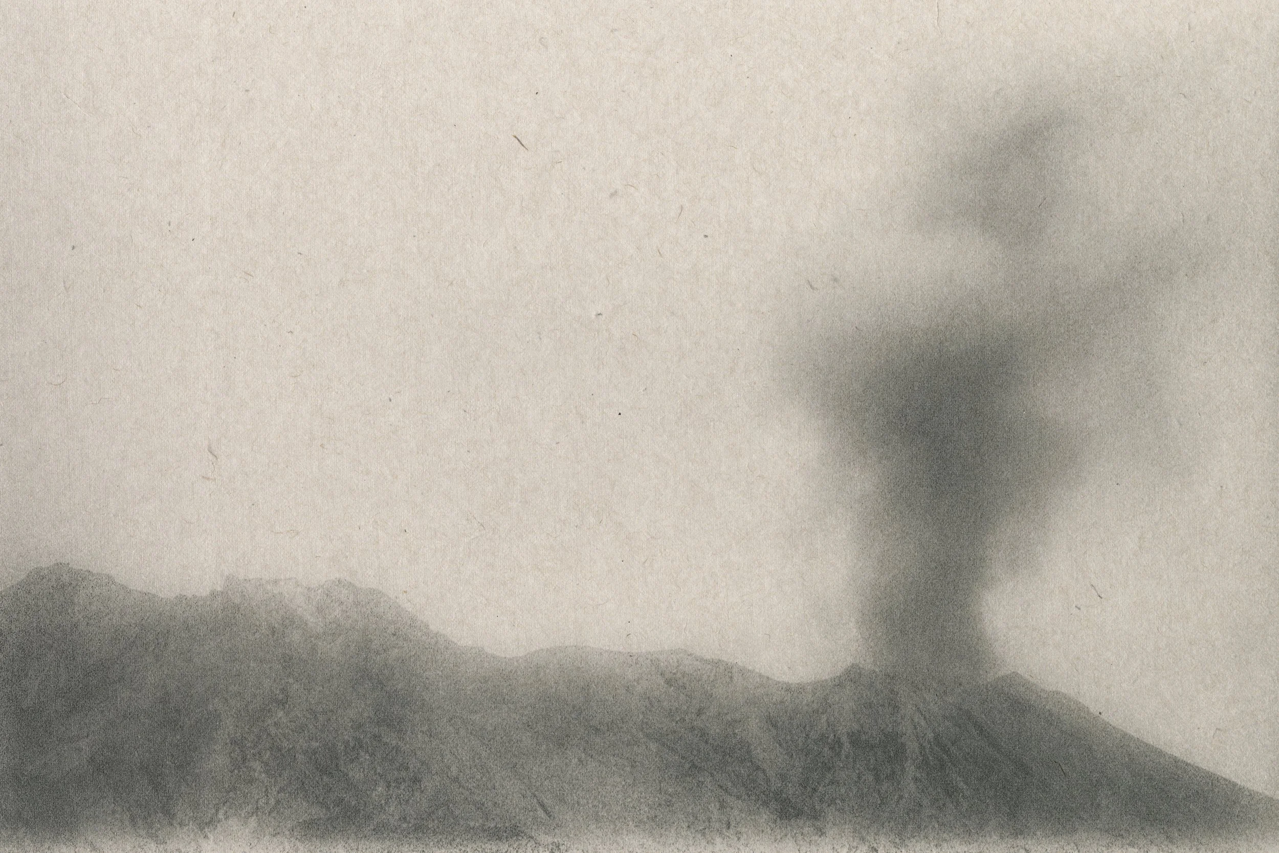DT_Japan_fpp_Sakurajima_smoke_cr.jpg