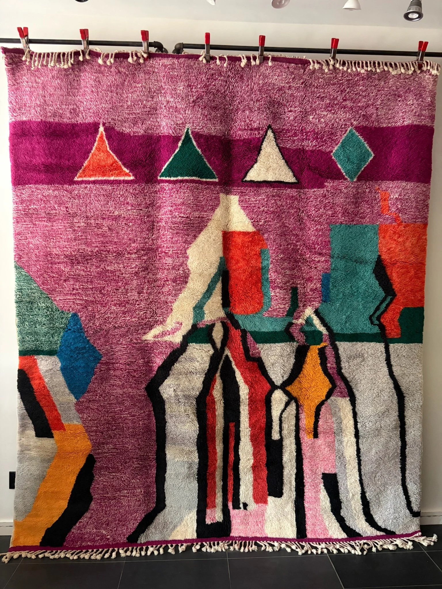 UN04 (8'5" x 9'10")
