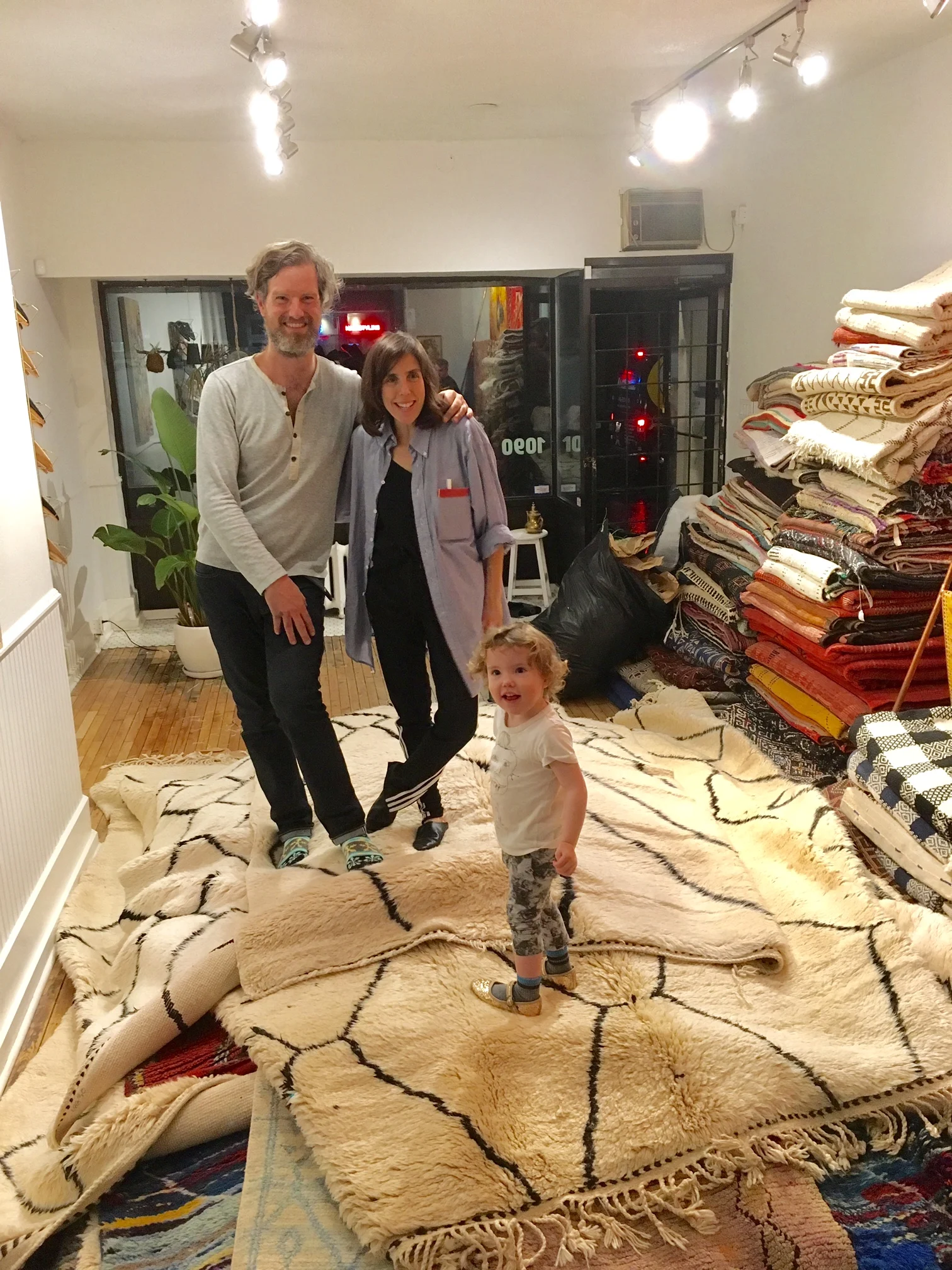 John, Miriam & Zelda on top of the freshly unpacked rugs. Contemporary Beni M'rirt rugs on top. 