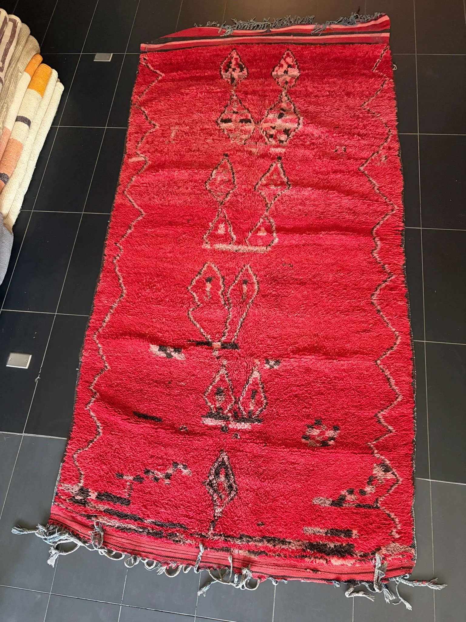 AV04 (5' x 10'3")