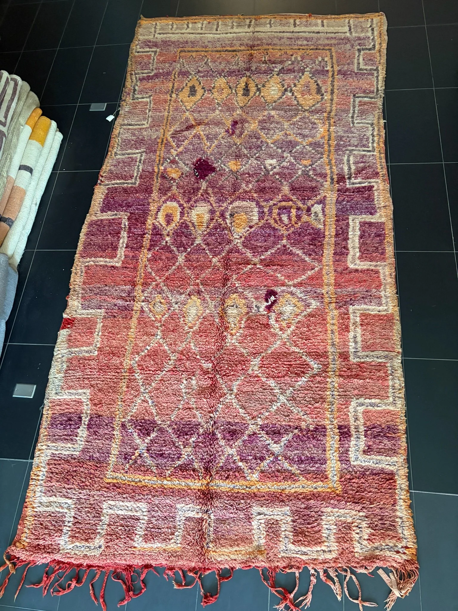 AV05 (5'9" x 11'7")