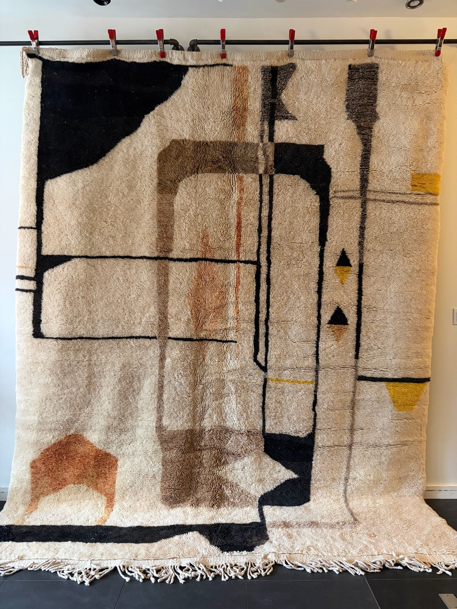 D2704 (9'4" x 11'7")