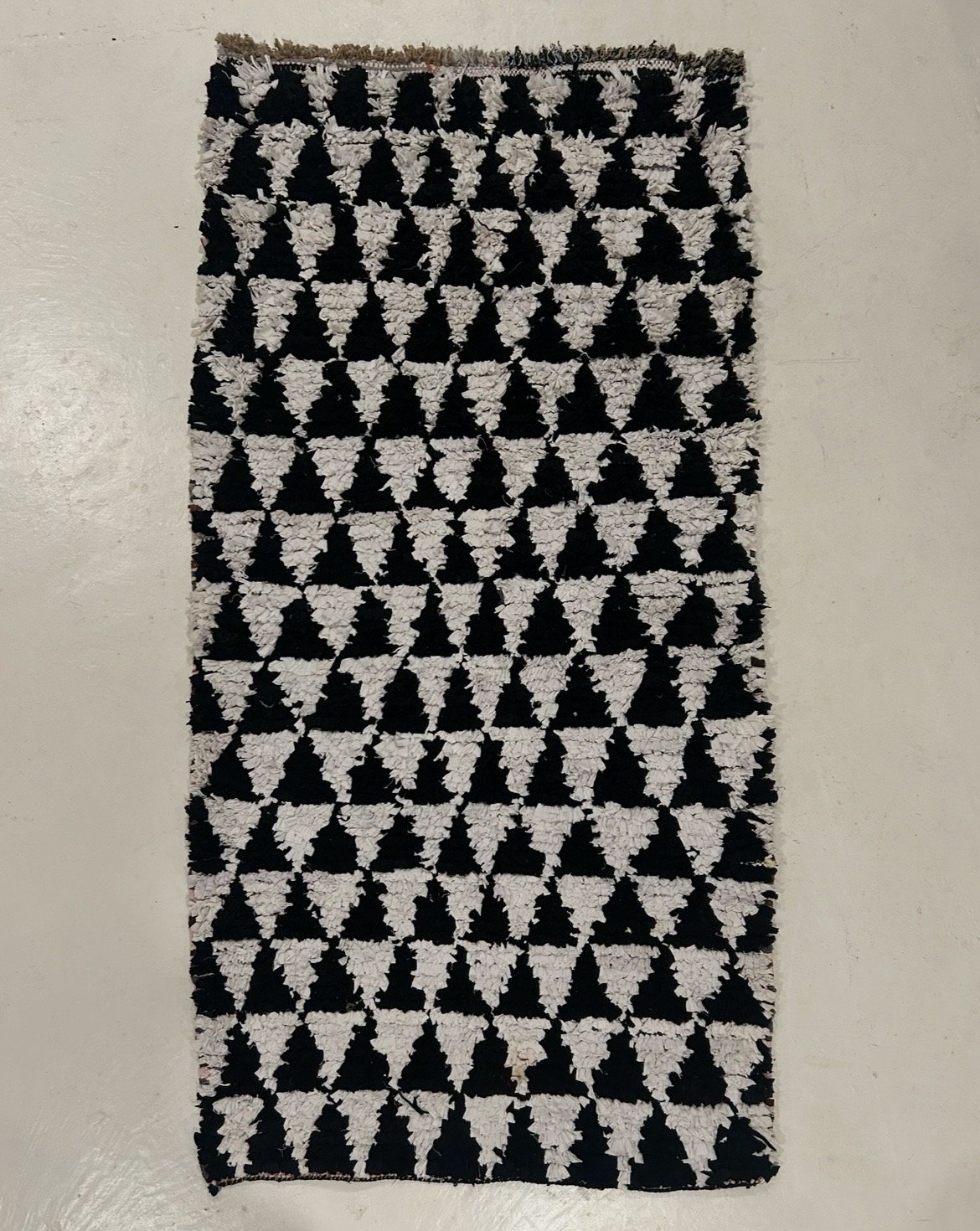 MMB48 (2’11” x 4’10”)