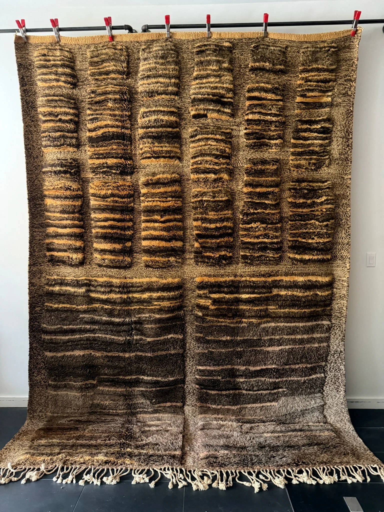 UN01 (8'3" x 11'5")