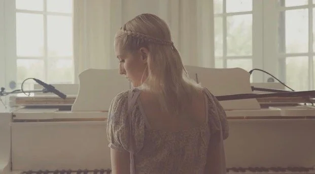 INGRID MICHAELSON PERFORMS ON THE ELLEN SHOW