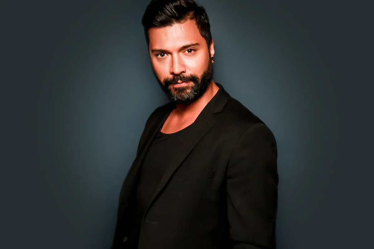 portrait_02.jpg
