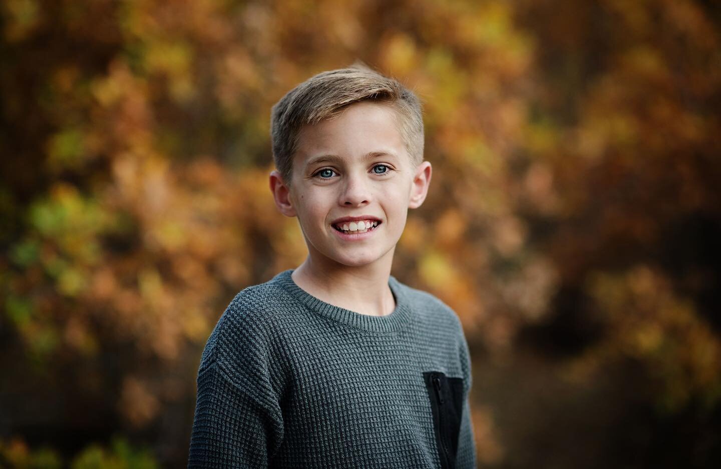 🍁 Handsome Dude 🍂 .
.
.
.
.
#denverfamilyphotographer 
#colorado #coloradofamilyphotographer #coloradobeauty #denverphotographer #coloradophotographer #courtneylambphoto