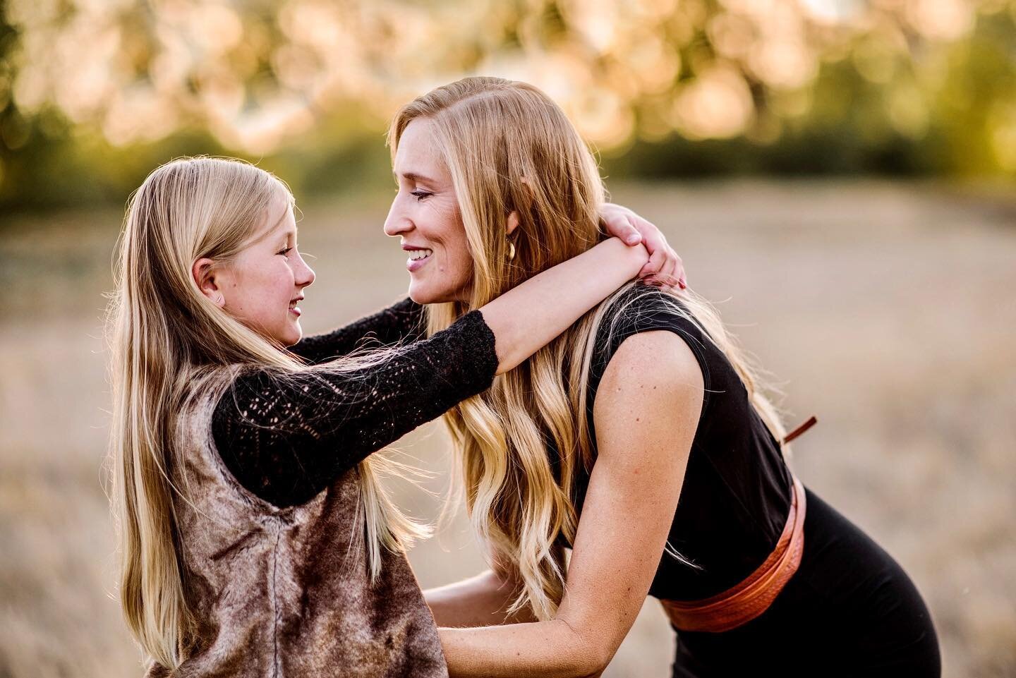 ✨Mother/Daughter Hair Goals✨ .
.
.
.
.
#denverfamilyphotographer #coloradofamilyphotographer 
#colorado #coloradobeauty #denverphotographer #coloradophotographer #courtneylambphoto