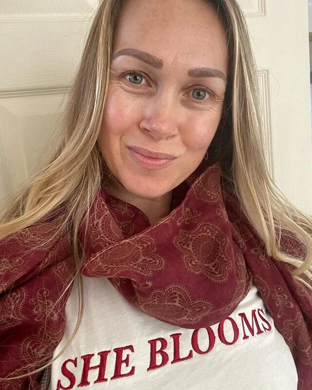 Feeling &ldquo;zingy&rdquo; after an endocrine balance and #reflexology session with the sublime @iamtherapynz 🙏 The tshirt I chose to wear this morning describes exactly how I feel at this stage in my journey 🌺@meohmygirl #sheblooms #healinghands 