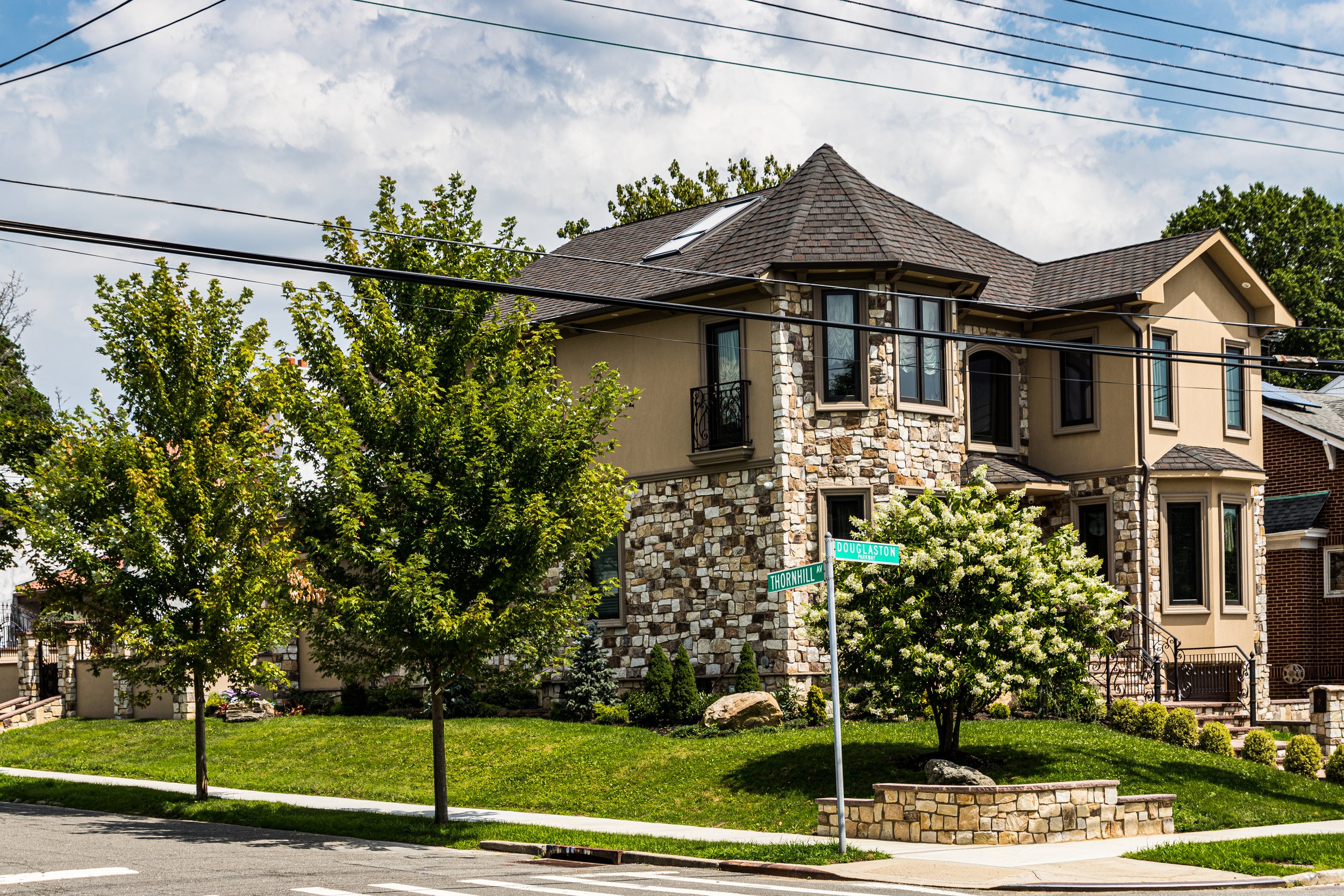 Douglaston — CityNeighborhoods.NYC