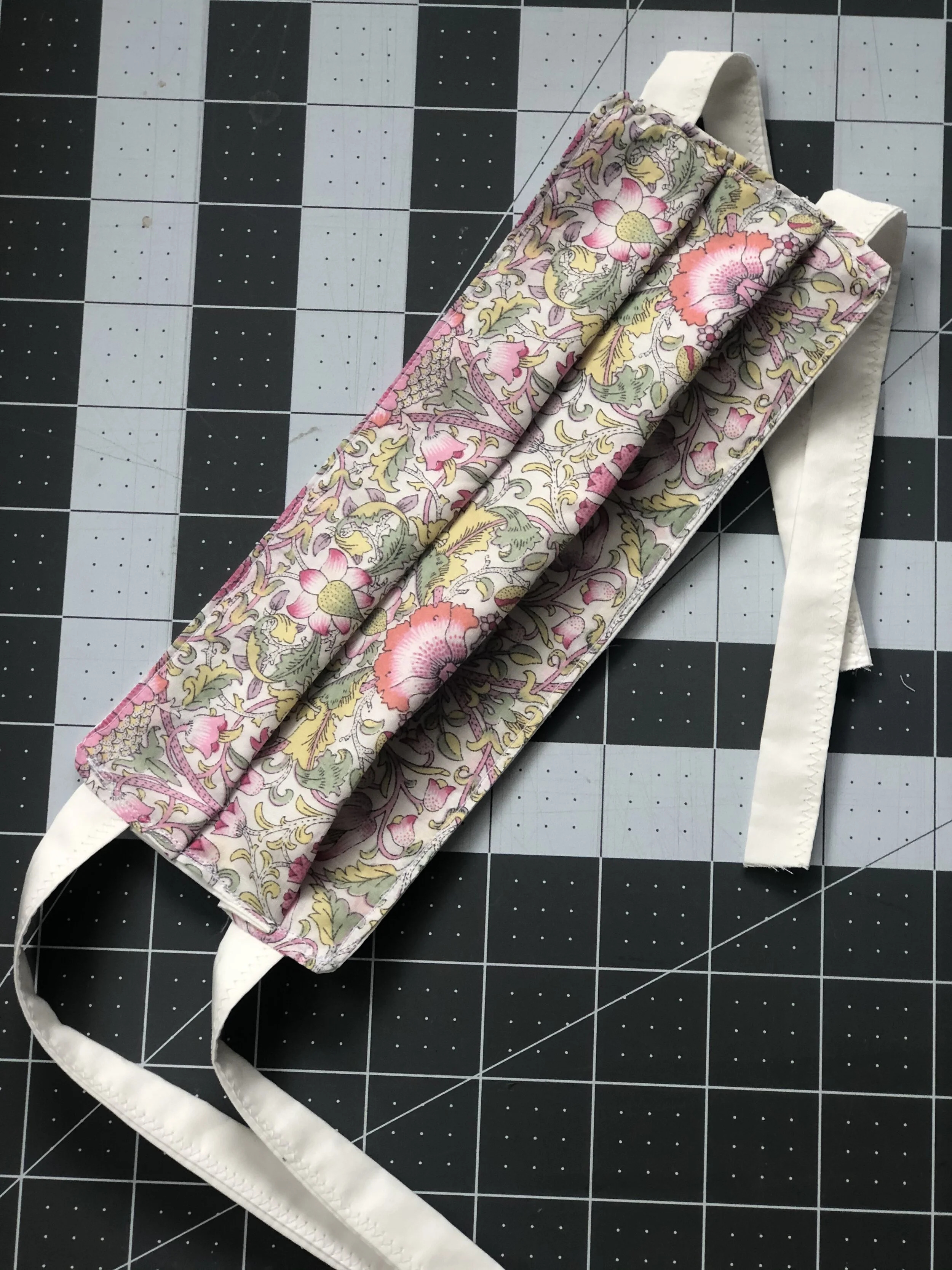 Wati Facemask Pink Green Arabesque.jpg