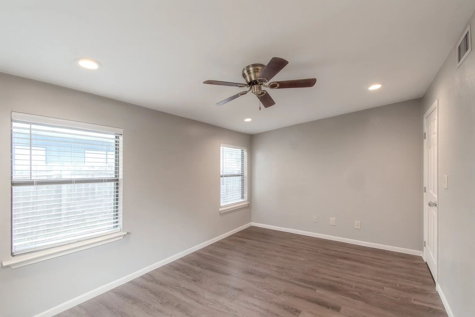 Crestland Empty Room.jpg