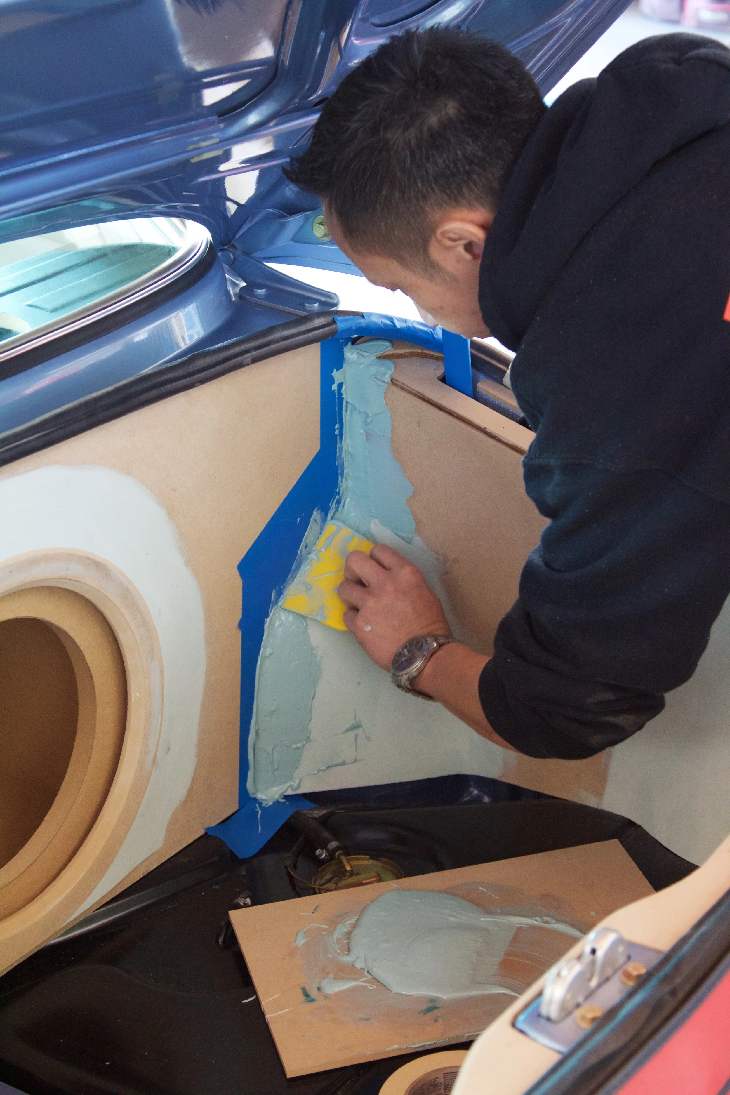 BMW 2002 Audio Install 2598.jpg